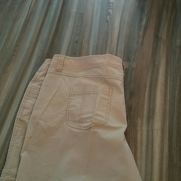 Khaki Capri pants - Picture 5 of 5